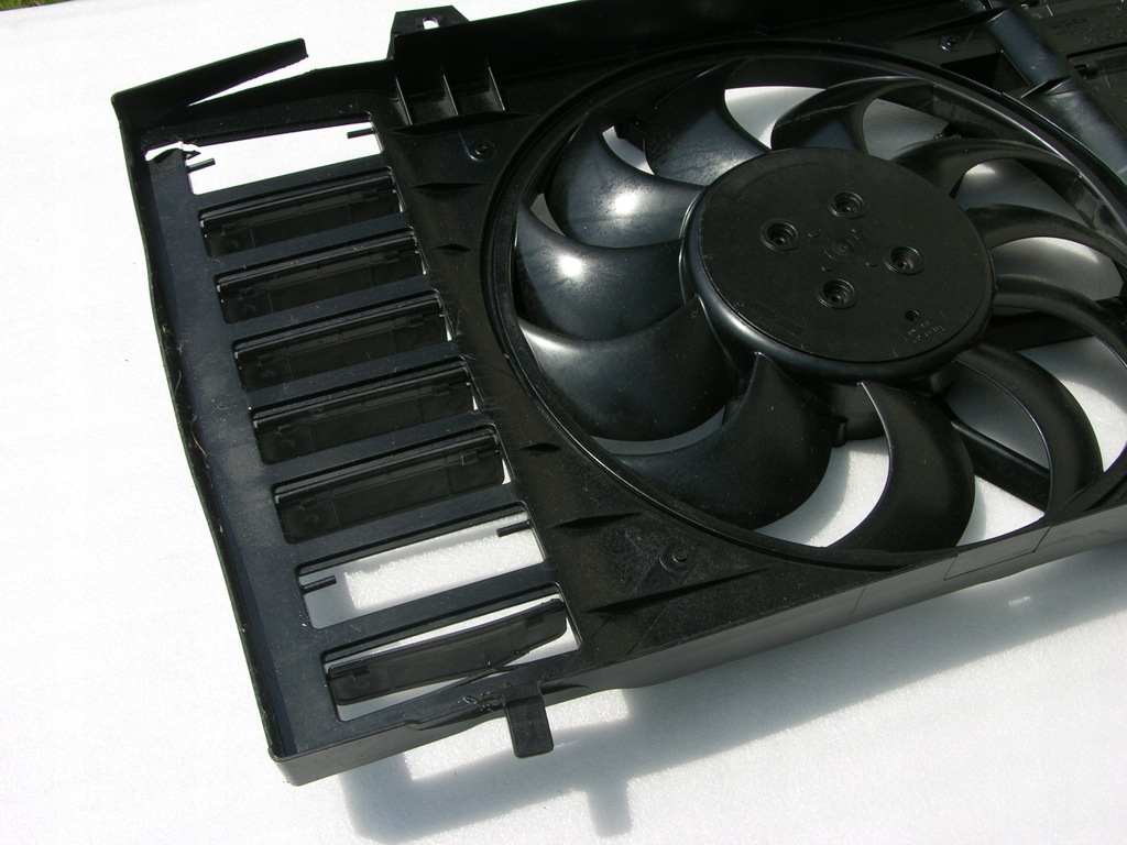 фото №15, Opel e-corsa e-mokka peugeot e-208 вентилятор радиатор корпус 9826929880