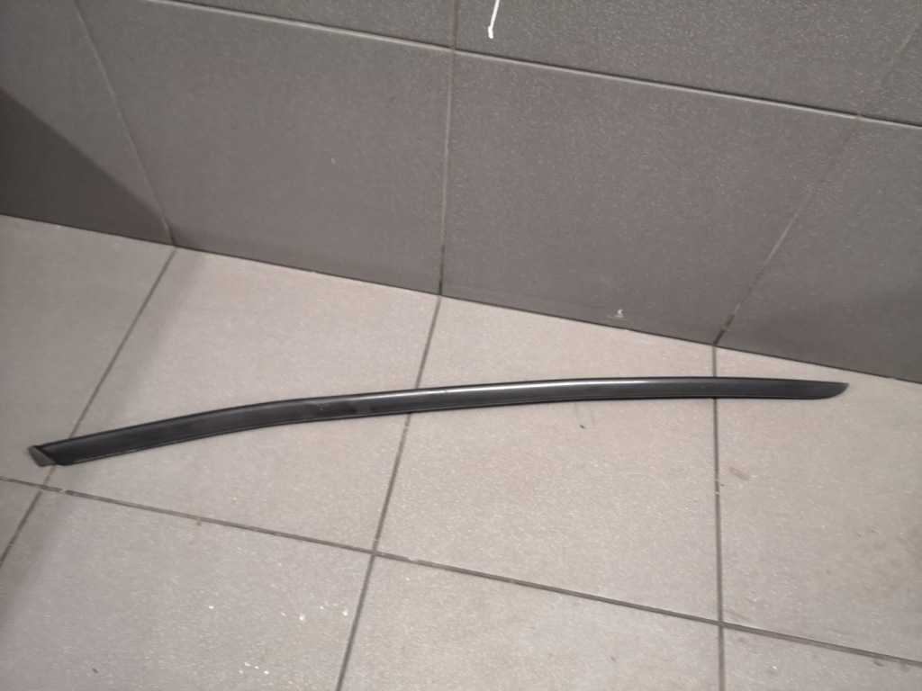 фото №1, Молдинг прокладка стекло правый перед audi a8 d3