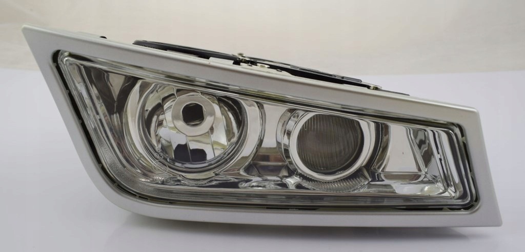 фото №1, Противотуманная фара volvo fh13 2008-правый хром