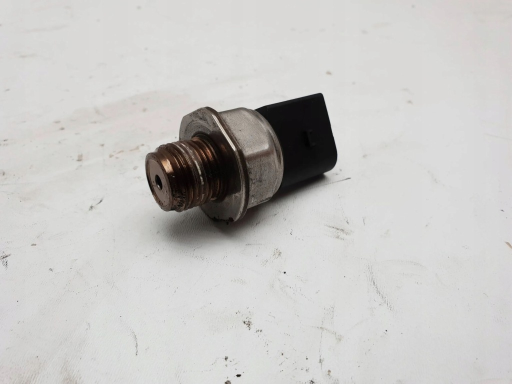 Купить Шланг топливный audi a3 s3 8v 037906054