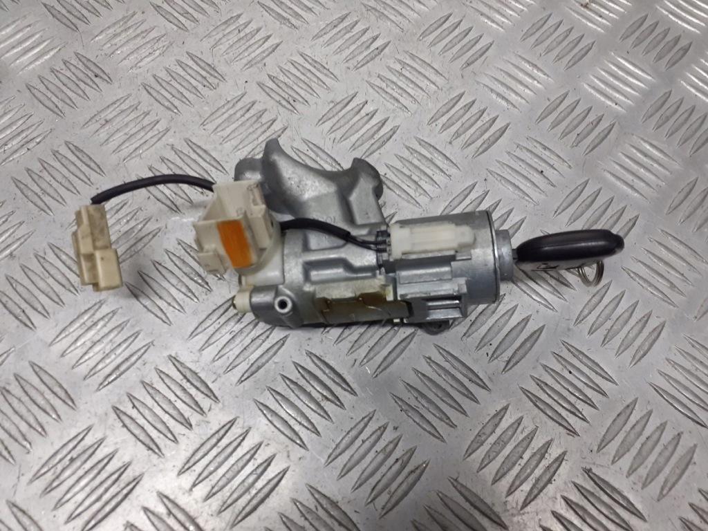 фото №1, Замок зажигания ключ toyota avensis verso 45020-28-7