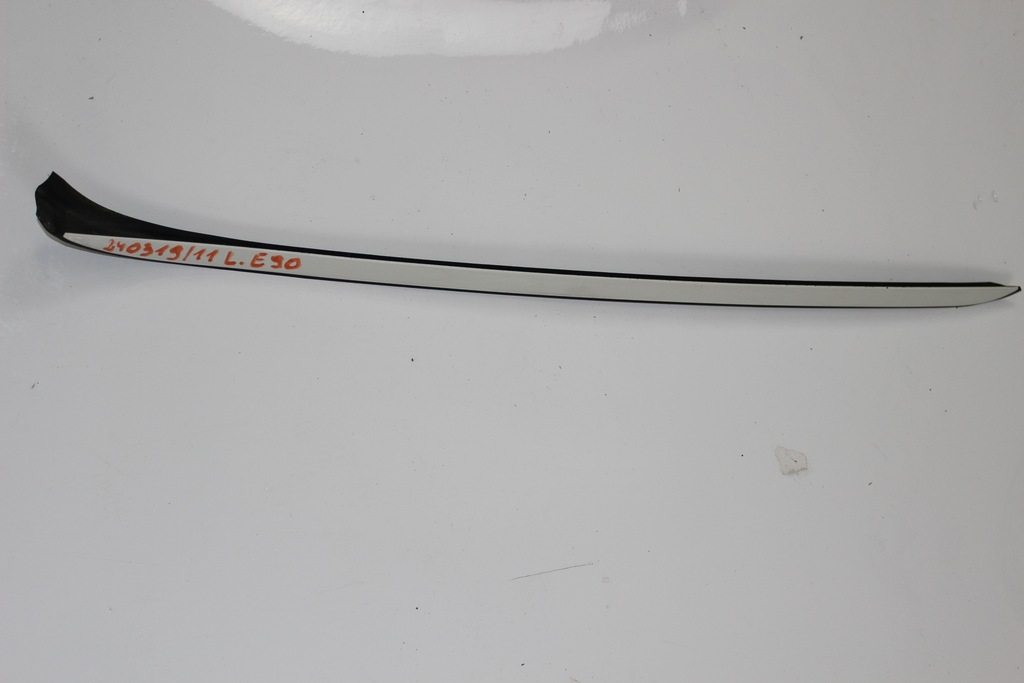 фото №1, Молдинг левая стекло лобовое e90 a300
