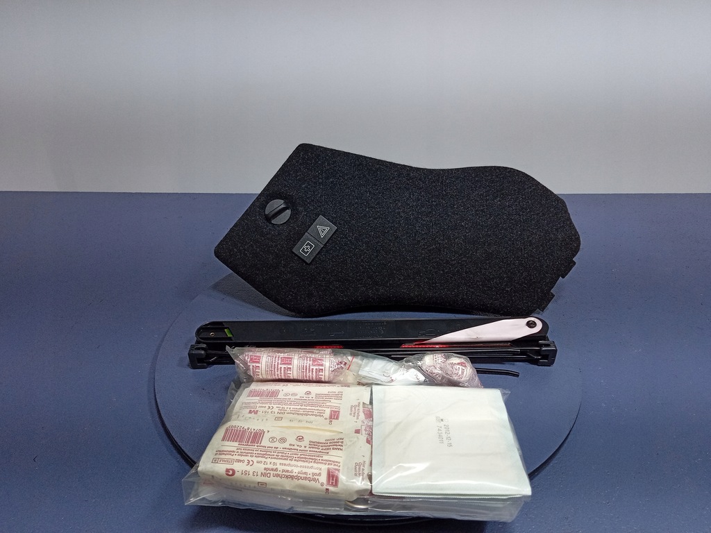 фото №4, Bmw 1 e87 обшивка аптечка бардачок багажника