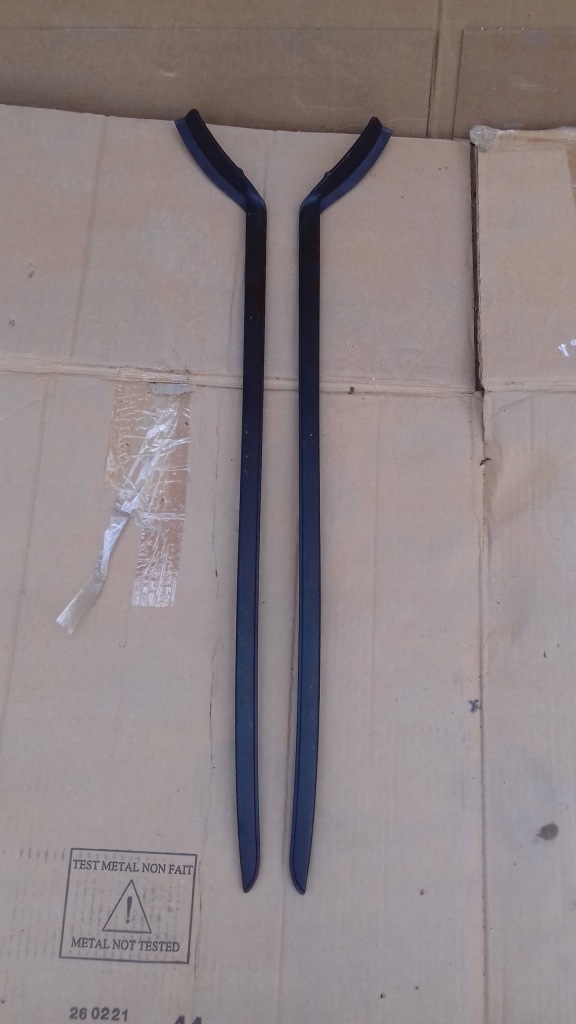 фото №1, Volvo xc40 молдинг стекло лобовое правая