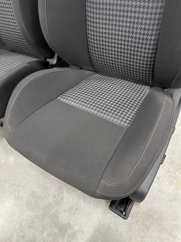 фото №10, 2015-2023 challenger srt scat pack сиденья ковшеобразные с подогревом заднее сиденье