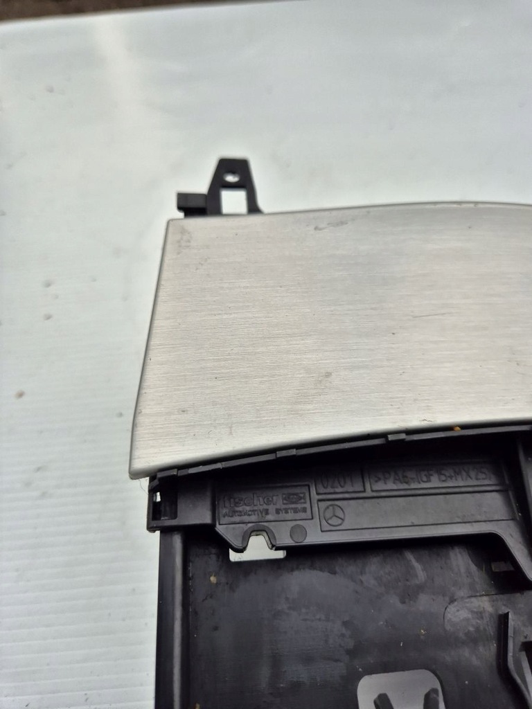фото №8, Mercedes w204 c-klasa пепельница бардачок a2046800179 a2046801350