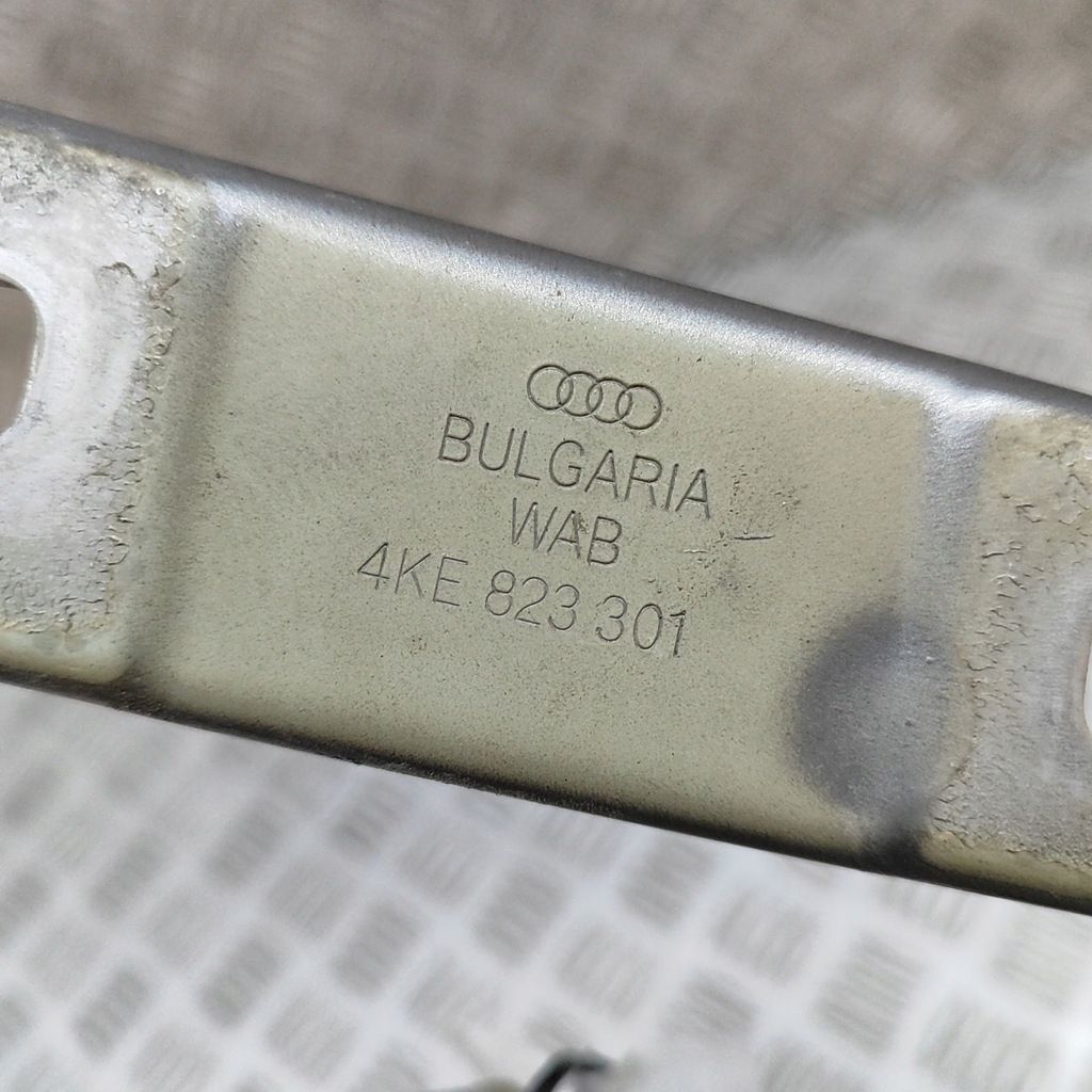 фото №7, Audi e-tron 2019 левая сторона петли крышки / капот двигателя