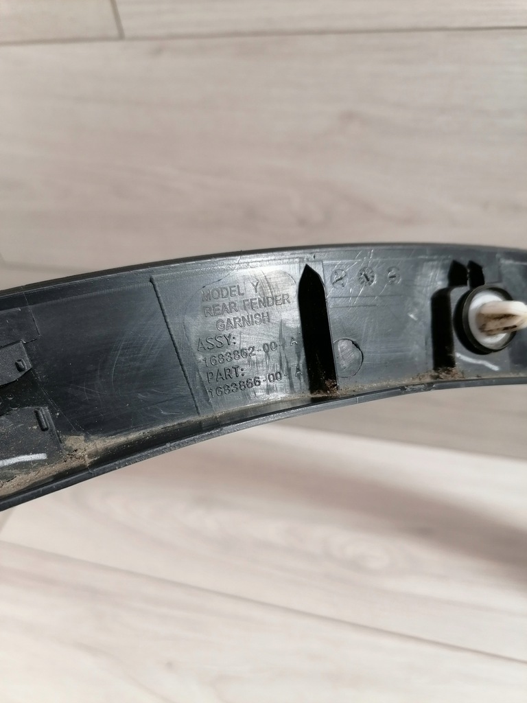 фото №10, Tesla y молдинг крыло правый задняя 1683862-00-a