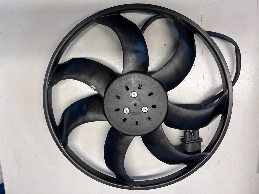 фото №1, Вентилятор радиатора 5q0121203cp golf vii a3 8v