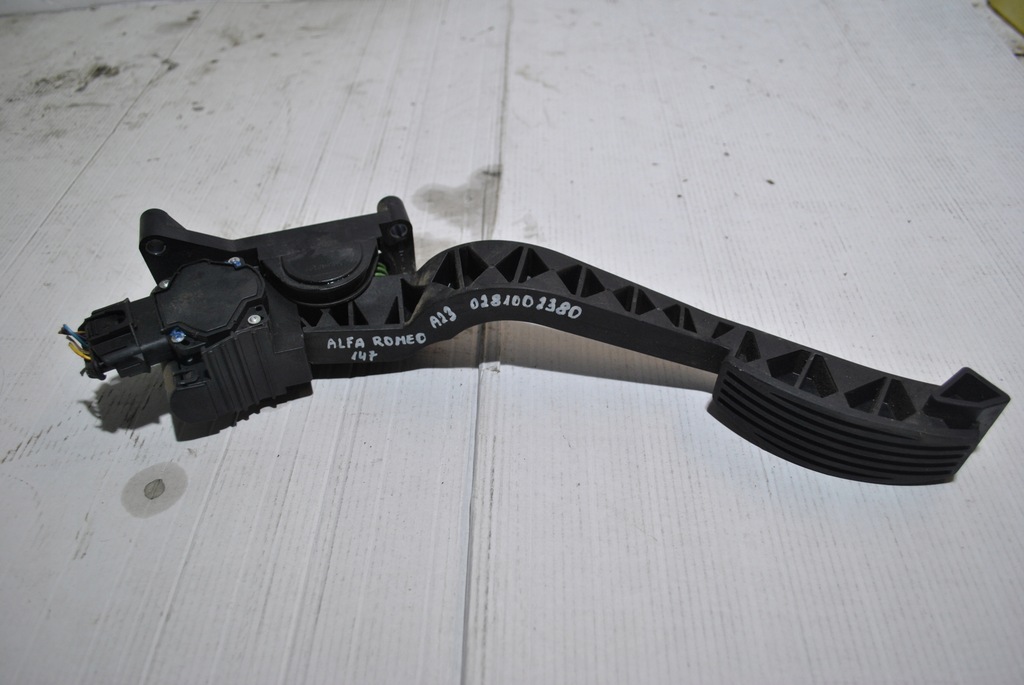 фото №1, Потенциометр педаль газа alfa romeo 147 0281002380