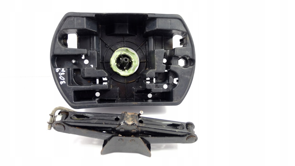 фото №1, Peugeot 308 t9 вкладиш багажника домкрат