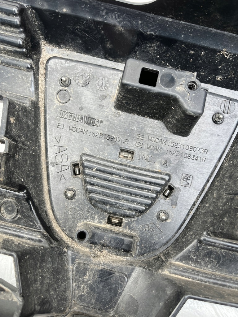 фото №13, Dacia sandero stepway iii 20 - решітка радіатора бампер перед 623109870r