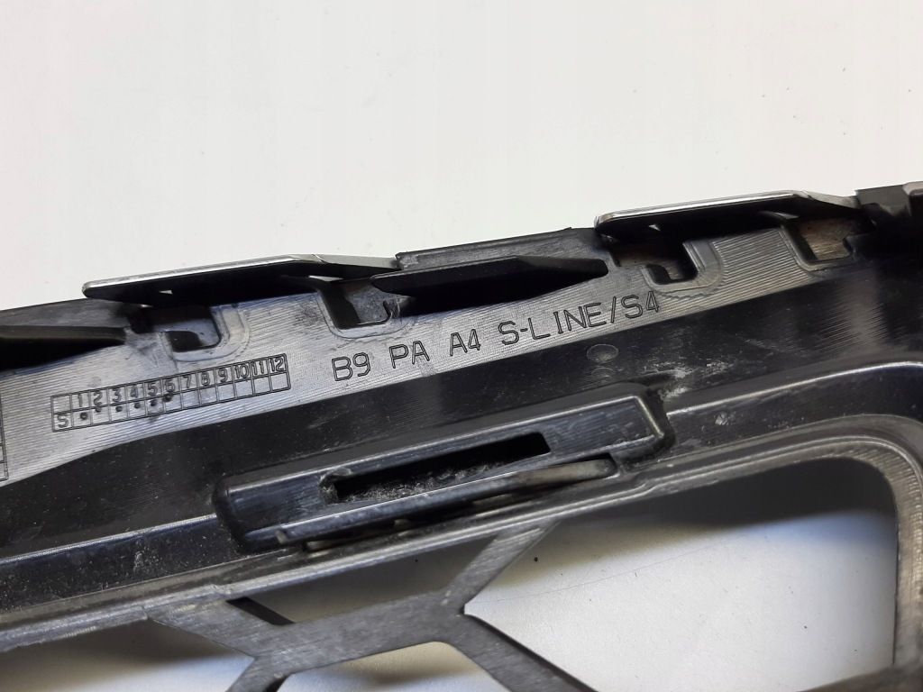 фото №8, Audi a4 s4 lift s-line 2016+ решітка радіатора бампера сторона ліва 8w0807681am