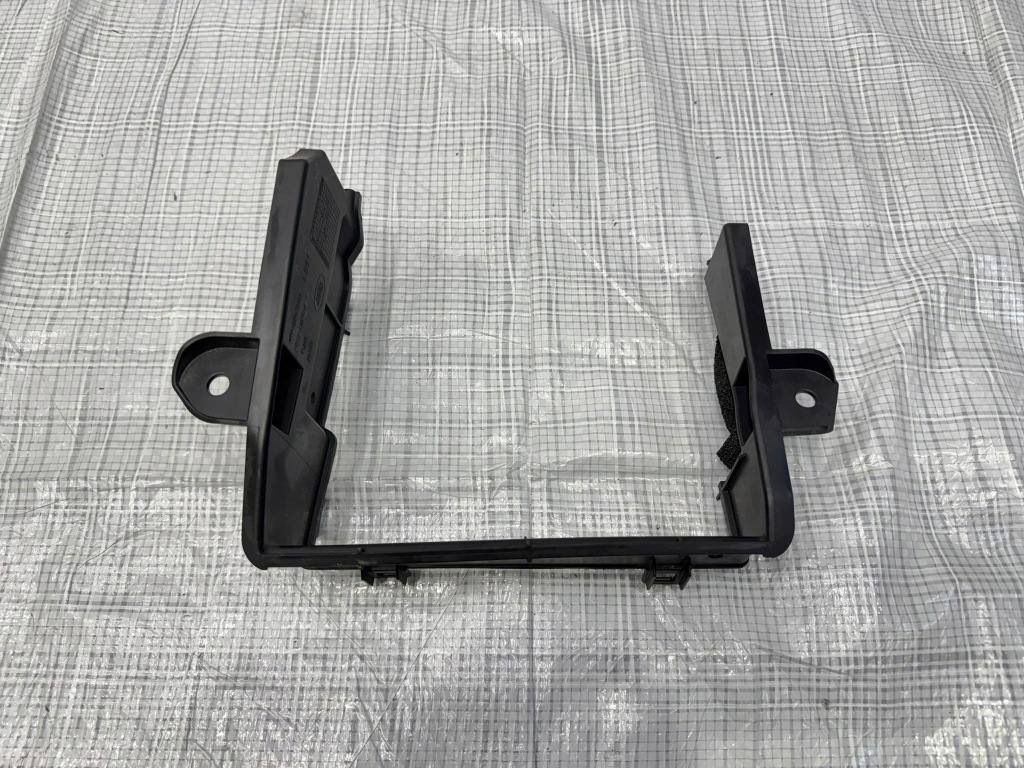 Купить Кронштейн аккумулятор land rover discovery sport r-dynamic 23- k8d2-02214-a