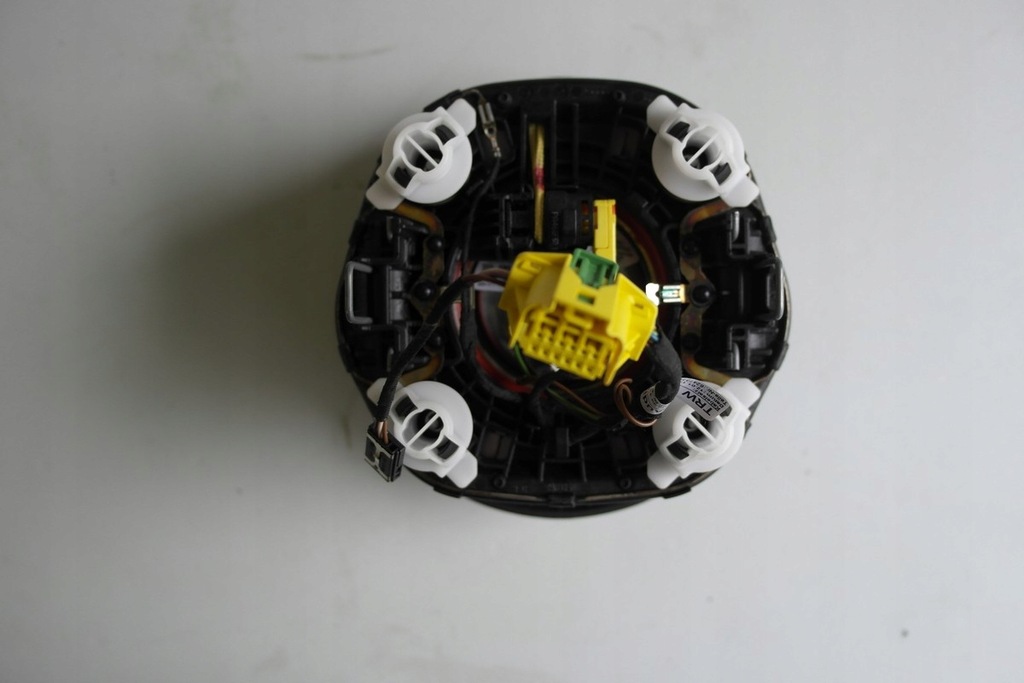 фото №7, Воздуховод подушка безопасности audi s3 rs3 a3 a4 b8 s4 rs4 a5 s5 rs5 sq3 q3 q5 sq5 a6 s6