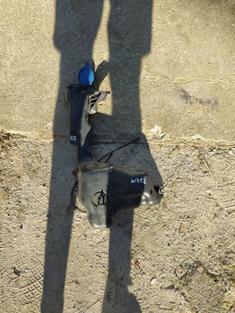 фото №1, Бак омывателя mercedes e w212 a2048601560