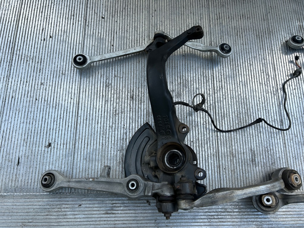 фото №11, Поворотный кулак левая правая перед audi a6 c5 allroad комплект