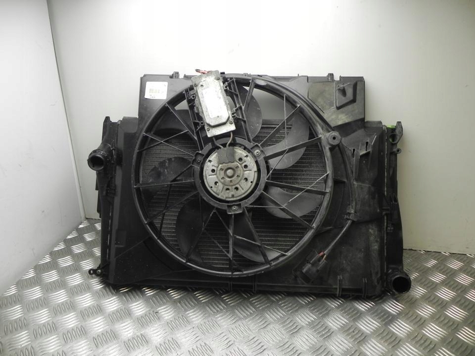 Радиатор bmw 3 touring 2011 вентилятор радиатора 1849585 Оригинал