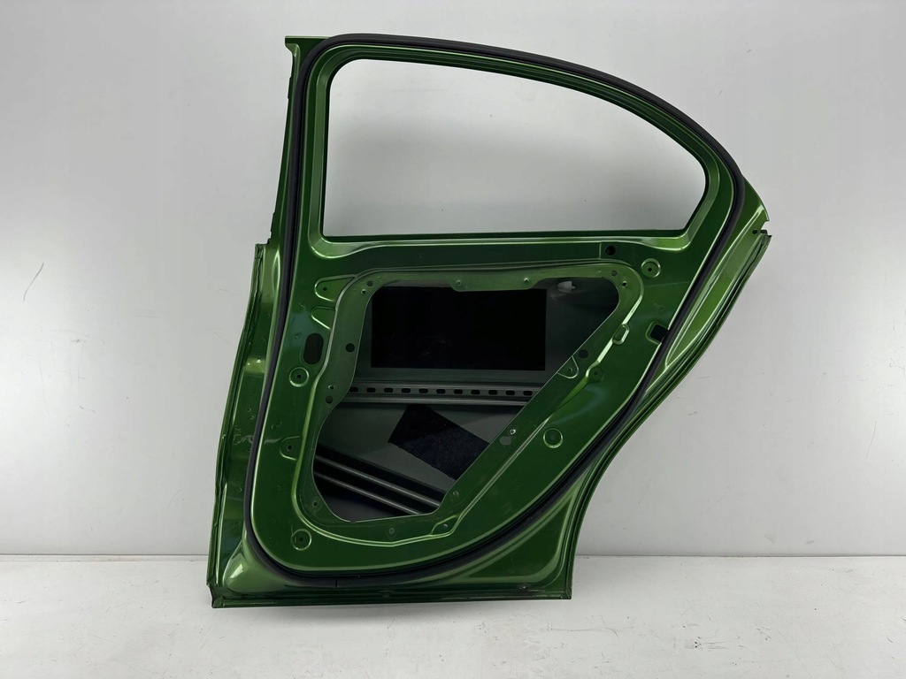 фото №14, Mercedes-benz a w176 2016 права сторона двері задні