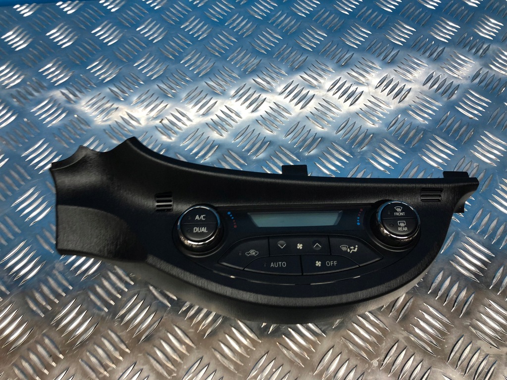 фото №1, Toyota yaris iii панель кондиционера