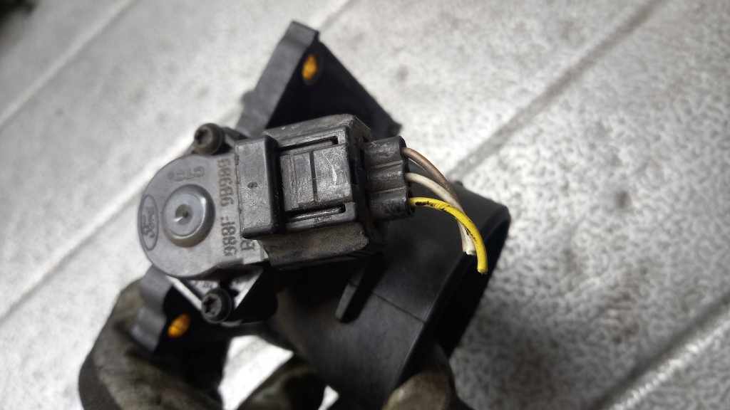 фото №5, Дросельна заслінка ford mondeo mk3 01r 1.8b sedan 1s7u-9e927-ca