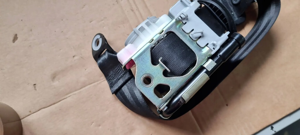 Q7 4m 2 ремінь безпеки правий перед оригінал  4m0857706b Недорого