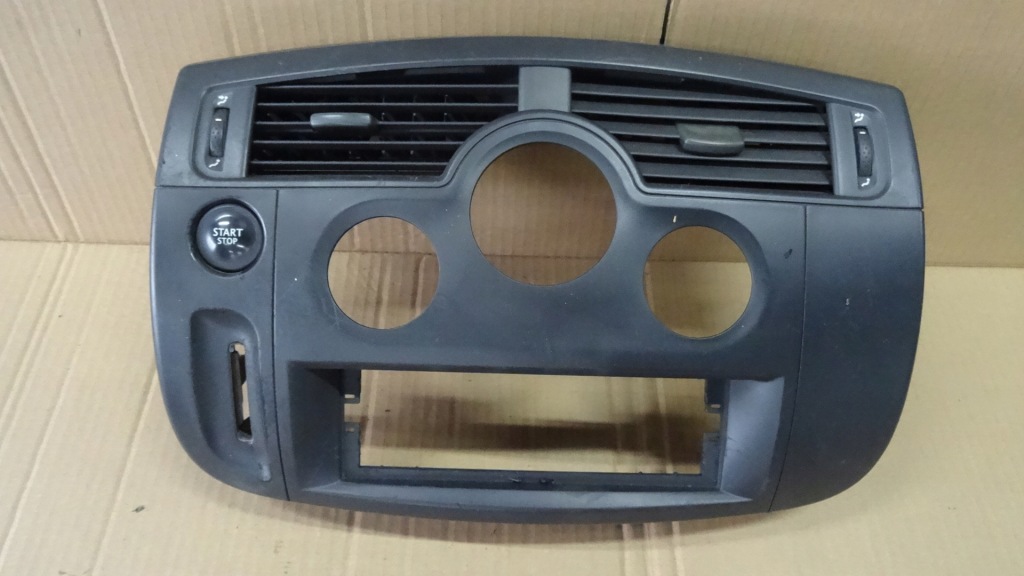 фото №1, Scenic 2 ii решітка середня консолі 8200140724