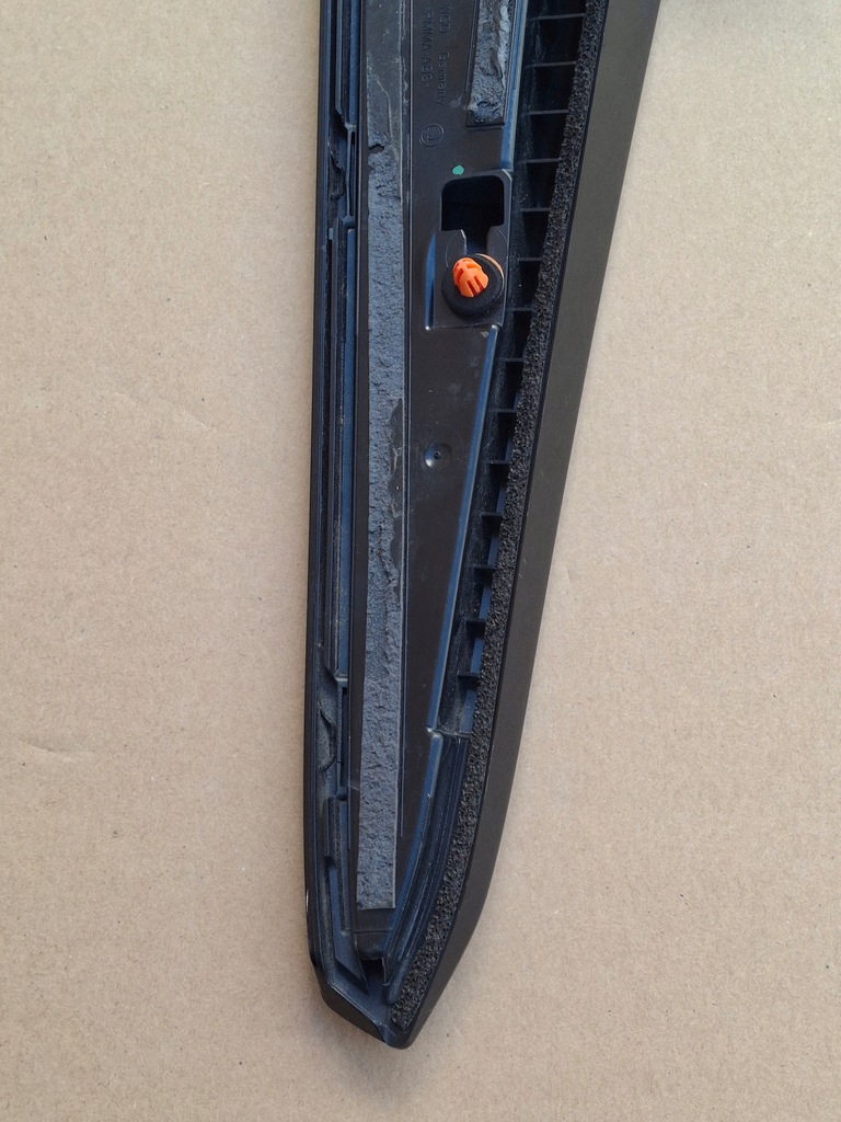 фото №8, Skoda karoq молдинг спойлер крышки багажника правая 57h827932a