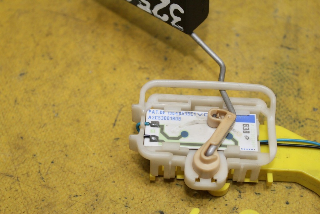 фото №7, Датчик рівня пального a8 d3 4.0 tdi 4e0919673a