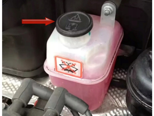 Кришка бака розширювальний mini r50 r52 r53 cooper one бензин Оригінал