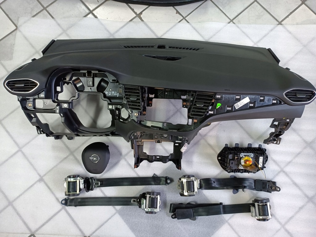 Купить Opel crossland приборная панель панель  подушка безопасности подушки безопасности ремни приборная панель