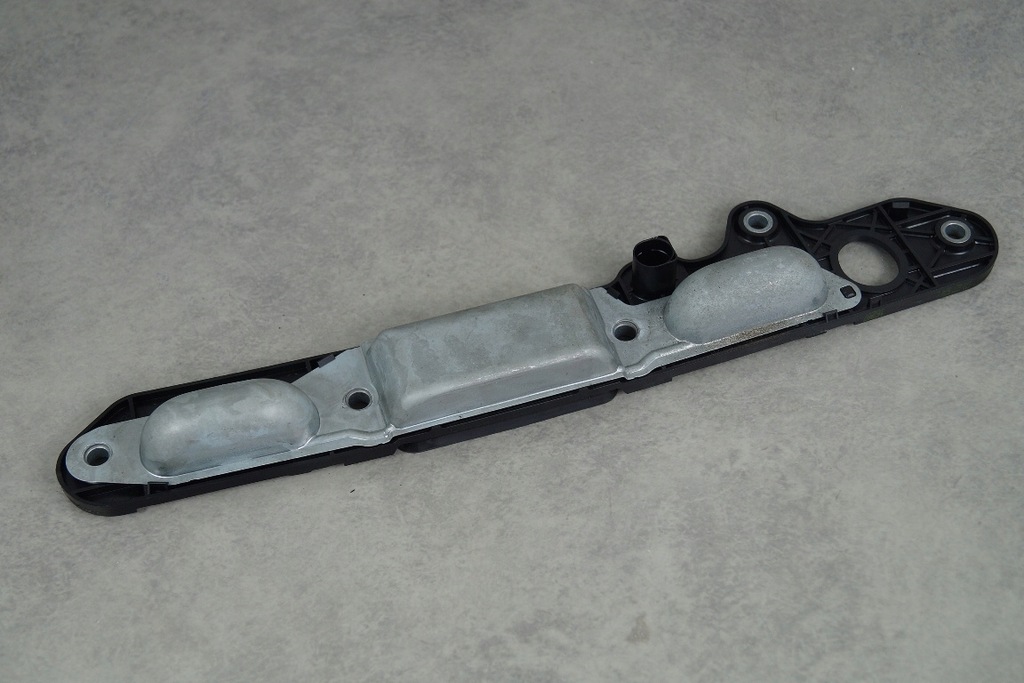 фото №6, Накладка микровыключатель крышки фонари vw jetta v 05-11