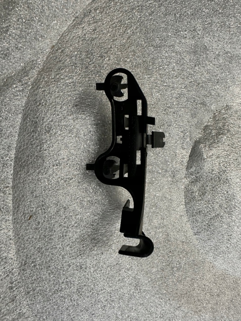 фото №1, Кронштейн кронштейн porsche 99161014300.....