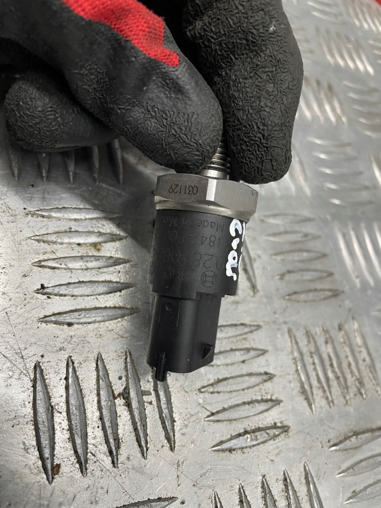 Датчик давления топлива 0281002405 hyundai santa fe i 2,0 crdi в Украине