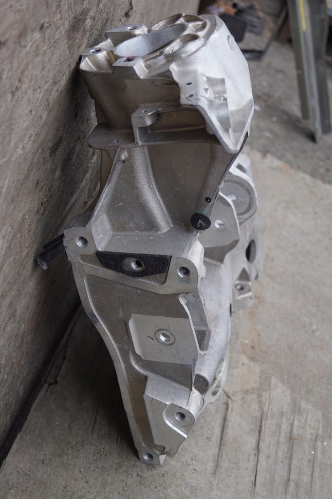 фото №14, Кронштейн подвеска перед aston martin db11