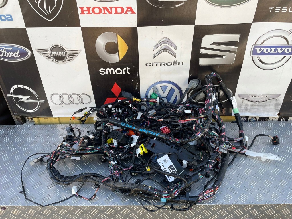 Купить Tesla model s электропроводка салона eu. 2017r. 1004417