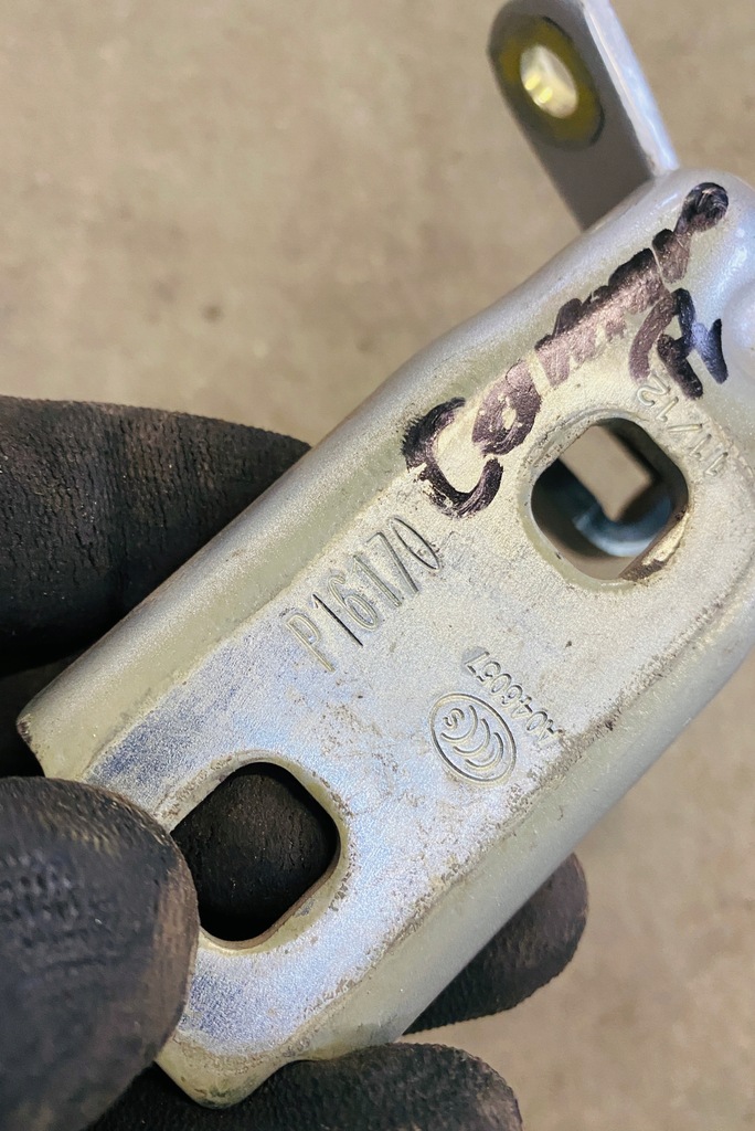 фото №4, Chevrolet camaro петлі двері st.prawa 17r.