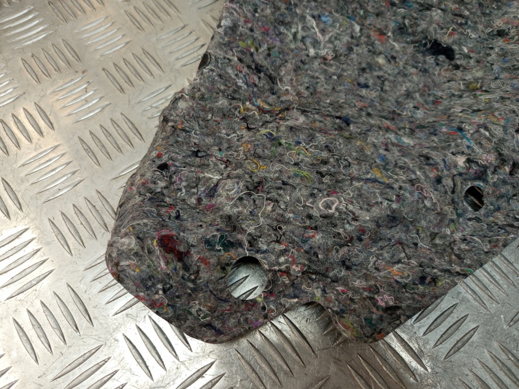 фото №12, Bmw оригинальный номер 7475718 2' f44 f74 шумоизоляция изоляция ниша колеса правый задняя