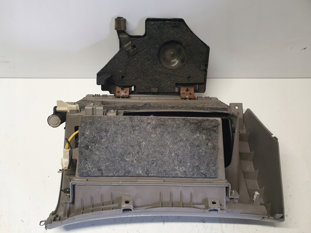 фото №7, Бардачок пасажира mitsubishi grandis