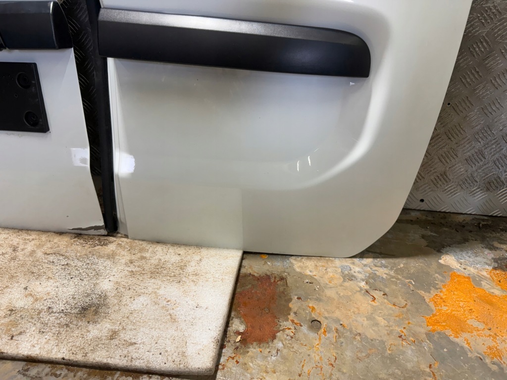 Renault express ii 21- дверь задняя задние комплект левая правое крыло ov369 с Разборки