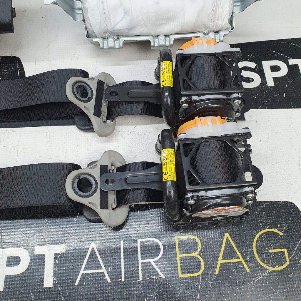 фото №12, Hilux 8 приборная панель консоль подушки безопасности ремни подушка безопасности