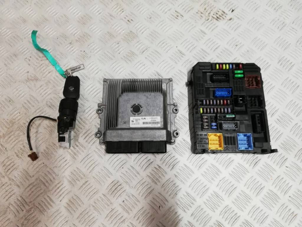 фото №1, Opel corsa f бортовий комп'ютер 1.2 thp набір стартовий