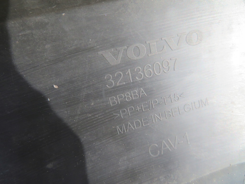 фото №11, Накладка спойлер volvo xc40 перед 32136097