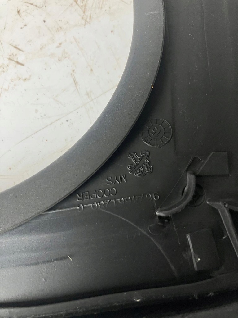 фото №7, Рамка прокладка дверь левый задняя peugeot 208 хром