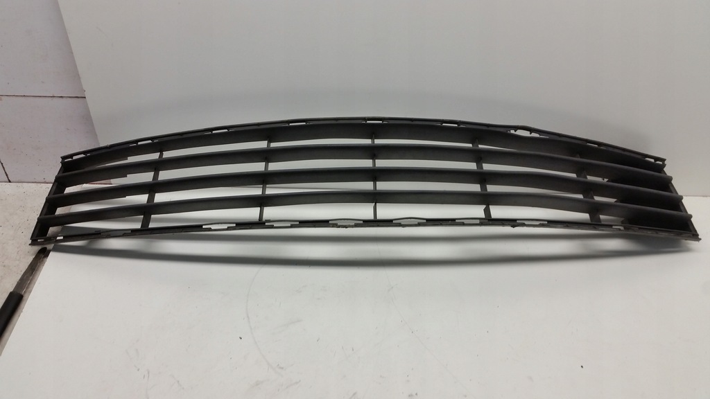 фото №1, Решётка средняя бампера перед renault clio iii 05-12 1859429s16