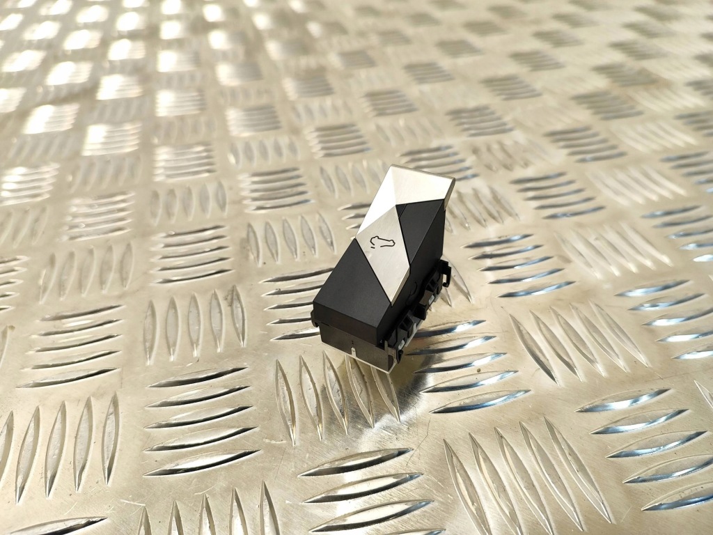 фото №1, Citroen ds7 crossback 2018 кнопка люк