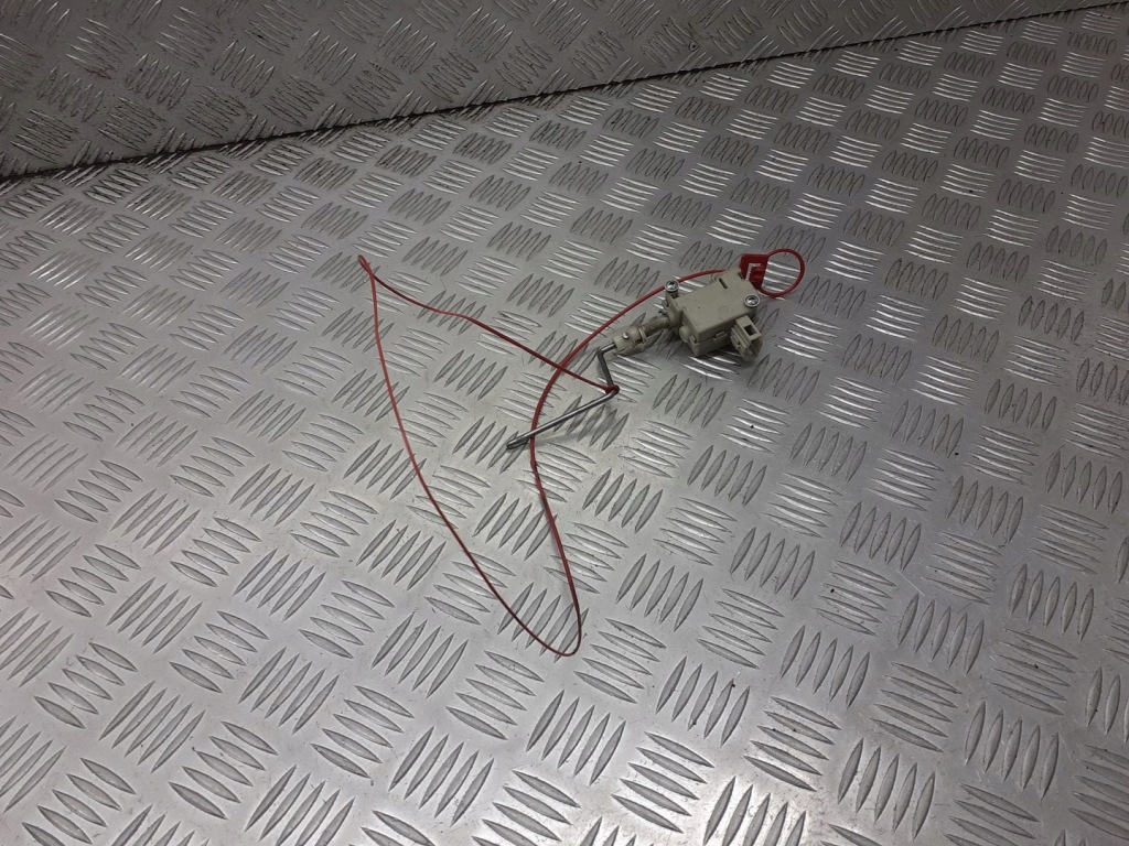 фото №1, Привод крышка топлива audi a4 b7 5k6810773a