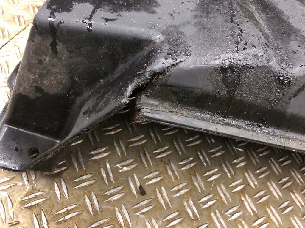 Mercedes sprinter накладка под двигатель a9015240625 в Украине