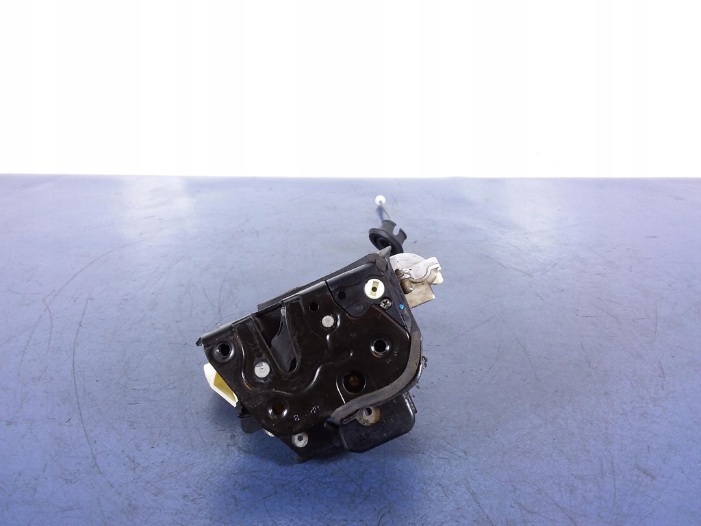 фото №4, Audi a4 b7 замок дверь перед правый 9 pin