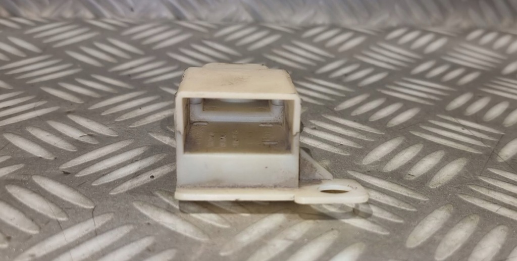 Bmw e60 e61 e63 накладка трубка полюс plus акумулятор 6927750 6927752 Доставка